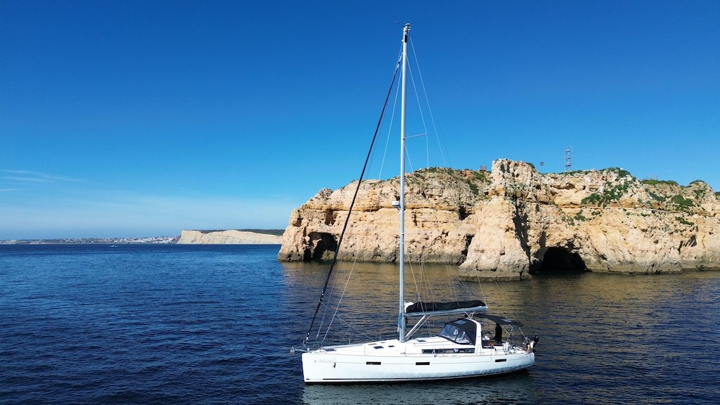 soggy paws in ponta da piadade